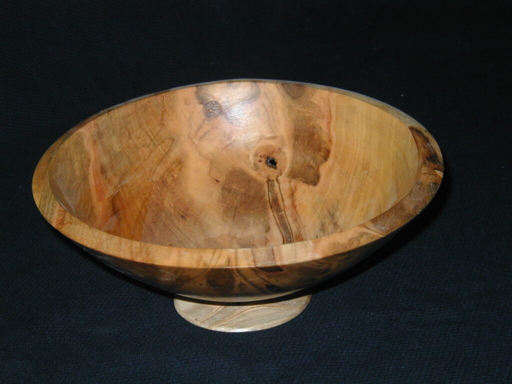 Polished Wooden Bowl with Natural Grain Patterns